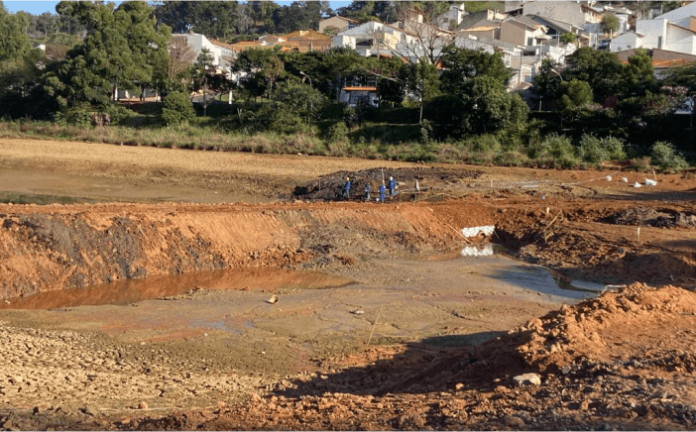 Lago Do Orfeu Trabalhos De Recupera O Da Barragem Est O Sendo