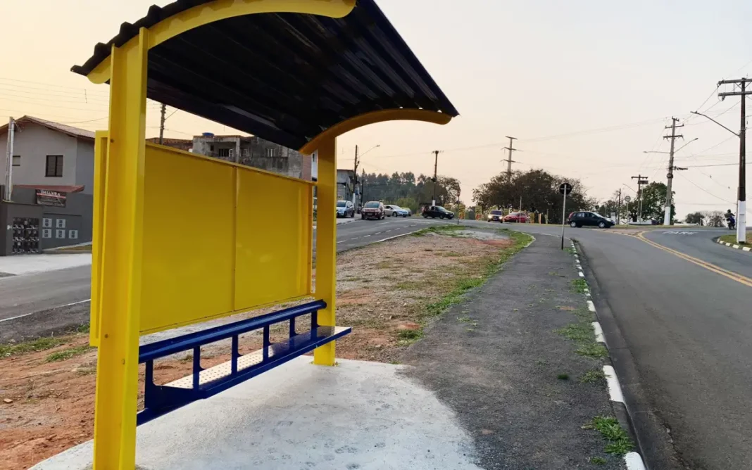 Bragança Paulista inicia instalação de 50 novos pontos de ônibus