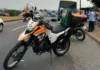 Acidente entre ônibus e moto é registrado na rotatória do Jardim São Miguel