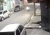 Motociclista fica ferida após tentar tirar selfie e colidir com carro estacionado