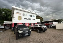 Homem é acusado de furtar chocolates, ameaçar seguranças e depredar supermercado no centro