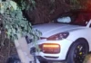 Motorista perde controle de Porsche Cayenne e colide com poste em Bragança Paulista