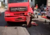 Motociclista sofre ferimentos graves após colisão com caminhão em rodovia