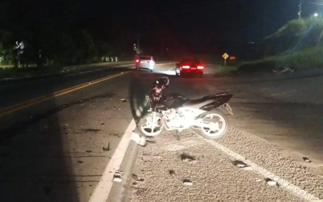 Motociclista morre após colisão frontal em Rodovia