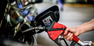 Governo zera imposto federal da gasolina e renova subsídio do etanol