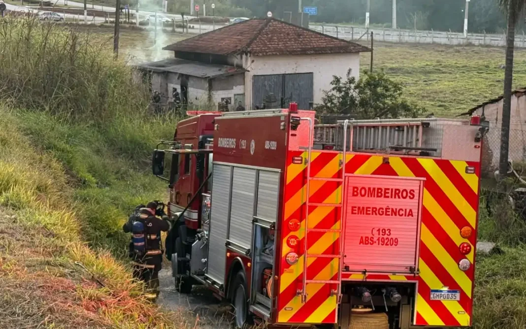 Corpo é encontrado após incêndio em residência em Bragança Paulista