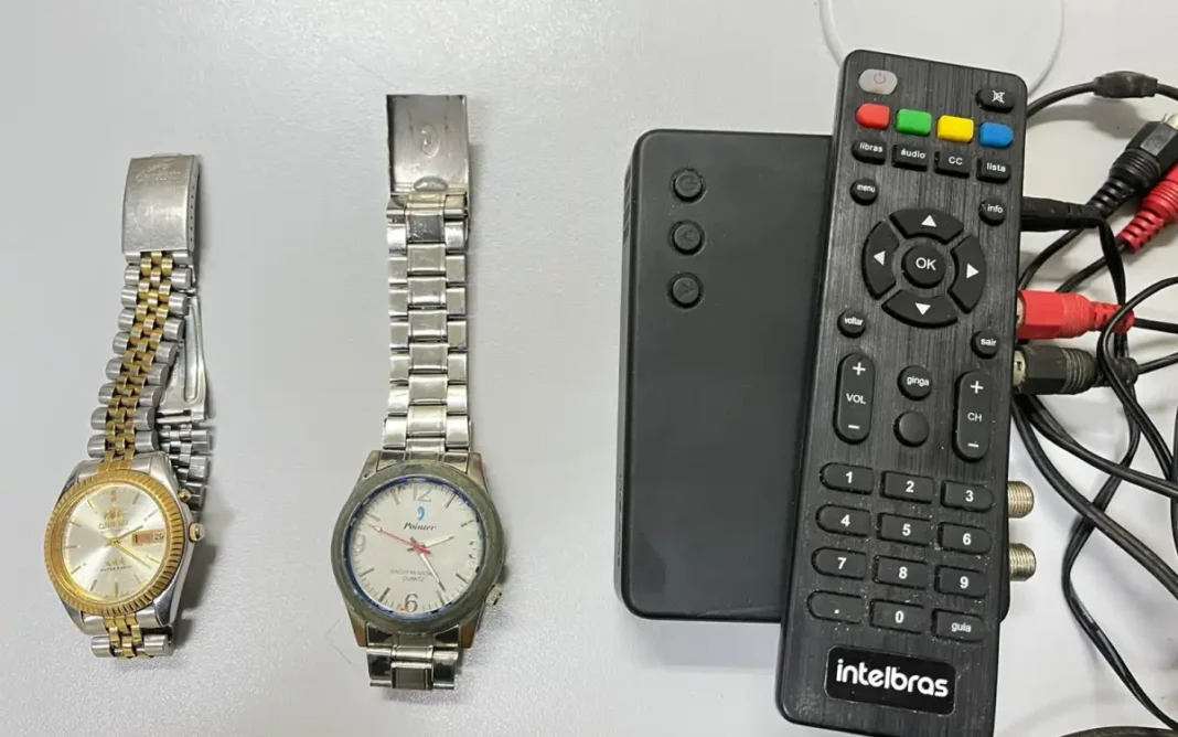 Homem é preso após manter vítima refém e obrigá-la a sacar dinheiro