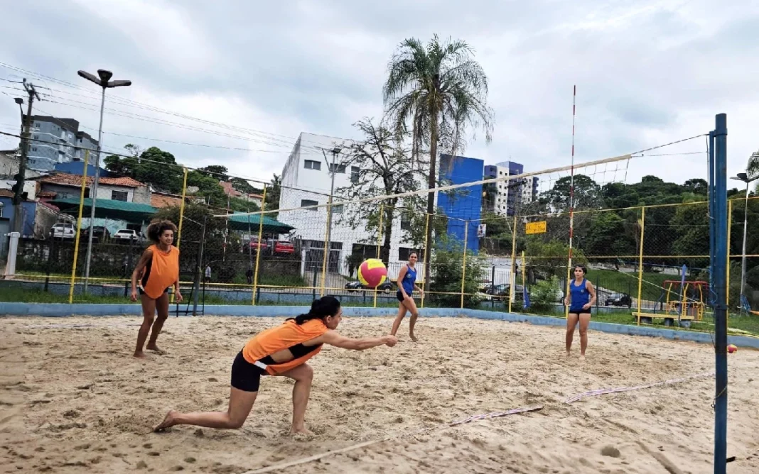 Moradores de Bragança podem treinar Vôlei de Praia no CILES do Lavapés