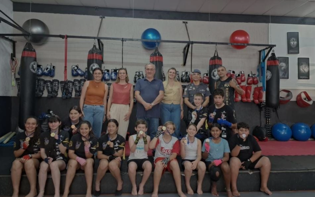 Projeto Revoar premia alunos por desempenho escolar