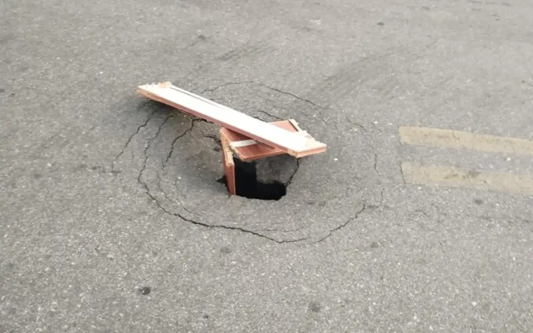 Moradores alertam para risco de afundamento em rua do Padre Aldo Bolini