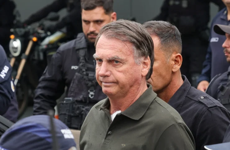 Bolsonaro protocola revisão criminal no STF para anular condenação