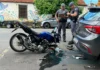 Motociclista fica ferido após dar “grau” e bater moto contra veículo em Bragança Paulista