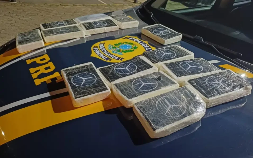 PRF apreende mais de 14 kg de cocaína em fiscalizaç