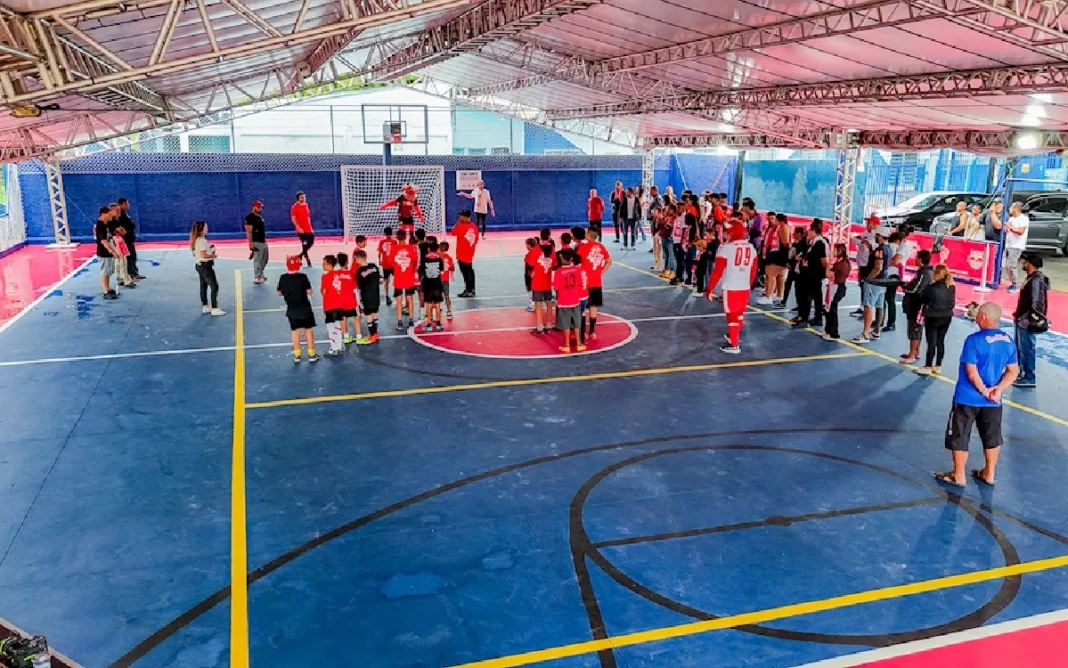 Red Bull Bragantino e RB Leipzig entregam quadra revitalizada à comunidade de Bragança Paulista