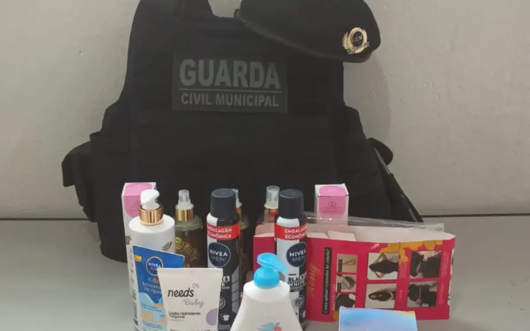 Ladra de drogaria é presa com produtos furtados em Bragança Paulista
