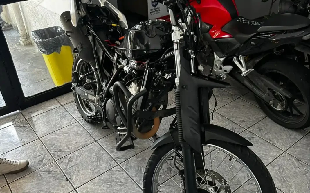 Moto furtada em Bragança é encontrada depenada em São Paulo