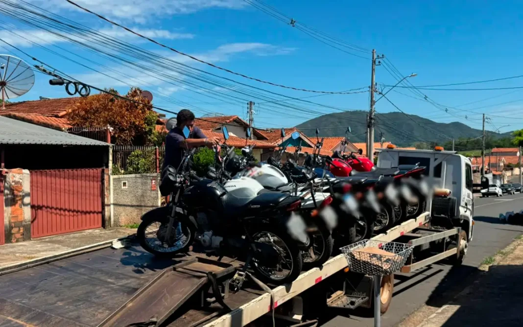 Tolerância Zero PM realiza operação e recolhe motos e veículos irregulares