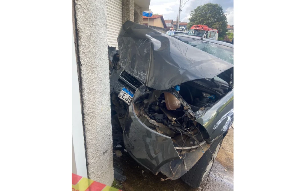 Idoso morre após colisão com muro em Bragança Paulista