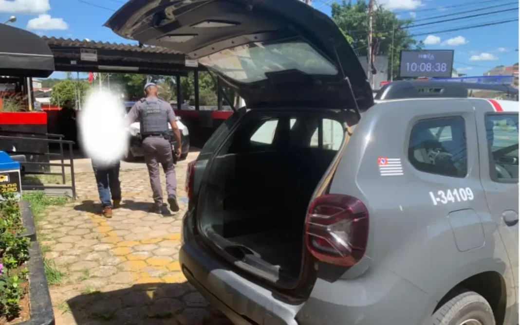 Ladrão tenta fugir pela mata, cai e acaba preso pela Polícia Militar