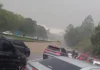 Chuva forte gera pontos de alagamento e congestionamento na Rodovia