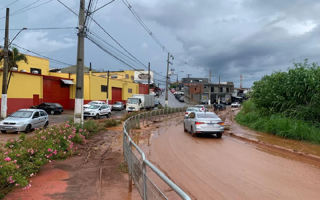 Chuvas intensas mobilizam equipes da Defesa Civil em Bragança Paulista