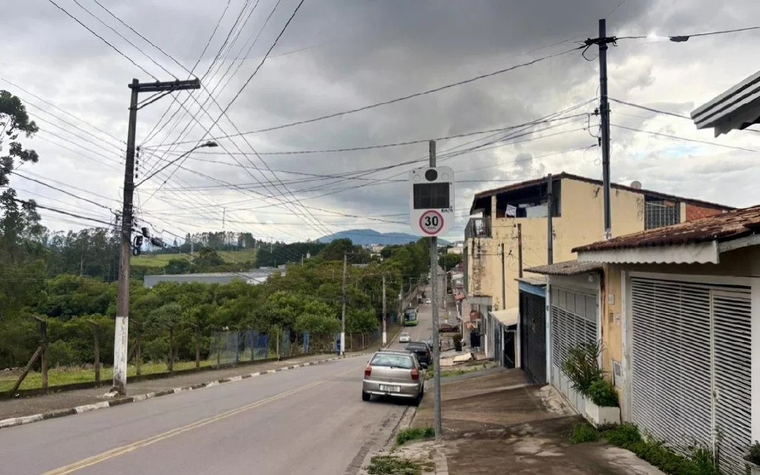 Dois radares passam a fiscalizar velocidade em bairros de Bragança Paulista