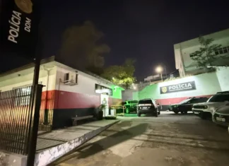 Homem agride companheira, vai dormir e é acordado pela polícia para ser preso no Jardim São Miguel