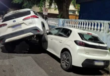 Homem é levado ao plantão após bater carro de cliente durante a madrugada