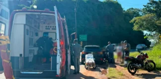 Homem fica ferido após colisão entre carro e moto no Jardim São Miguel