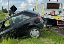 Motorista perde controle e veículo sai da pista na Capitão Barduino