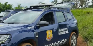 Suspeito foge e menor é apreendido com drogas em área de mata