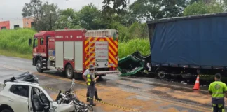 Acidente entre carro e caminhão deixa dois mortos em Itatiba