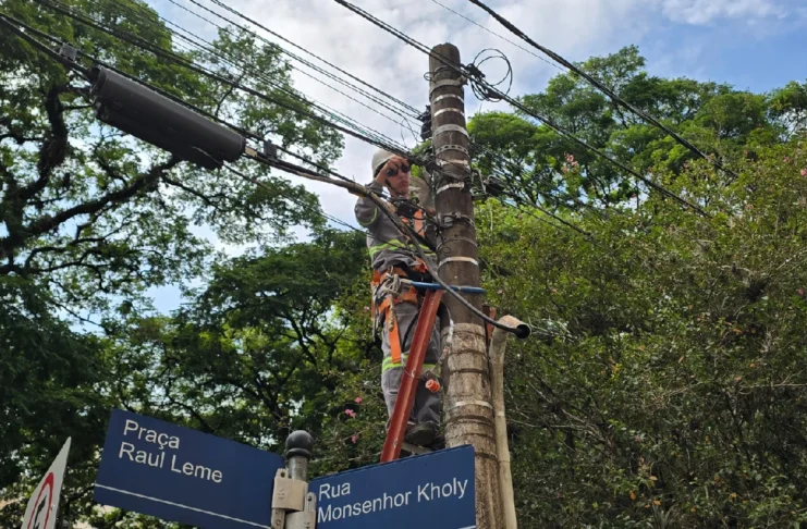 Bragança Paulista inicia Dia D da fiação, retirando cabos soltos das ruas da cidade