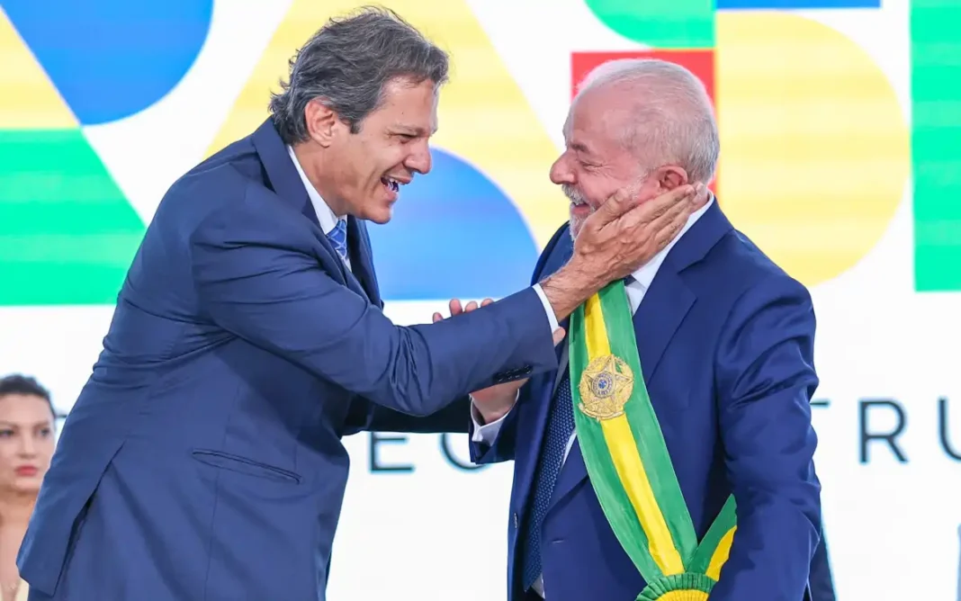 Com apoio de Lula, Haddad lança pré-candidatura ao governo paulista