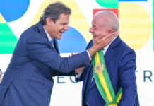 Com apoio de Lula, Haddad lança pré-candidatura ao governo paulista