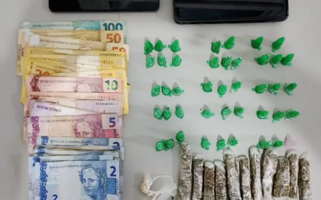 Dupla é presa por tráfico de drogas no bairro Cruzeiro durante patrulhamento da PM