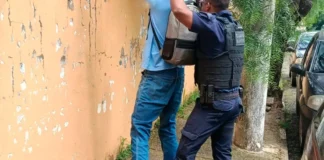 Homem é detido por descumprimento de medida protetiva e suspeita de perseguição