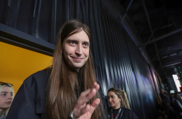 Lei Felca entra em vigor no Brasil e impõe regras para proteger crianças na internet