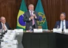 Lula confirma Alckmin como vice em chapa e faz críticas ao sistema político
