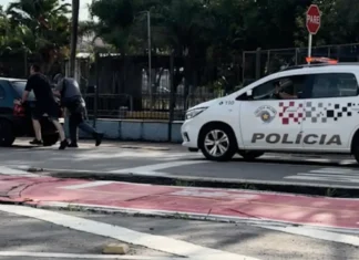 Polícia Militar auxilia motorista após pane e garante segurança na Avenida dos Imigrantes