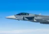 Primeiro caça Gripen produzido no Brasil é apresentado em SP