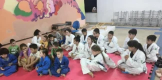 Projeto oferece aulas de judô inclusivo para cerca de 60 alunos em Bragança Paulista