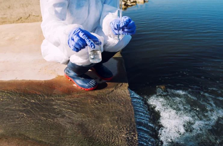 Sabesp usa corante para identificar ligações irregulares de esgoto em Bragança Paulista