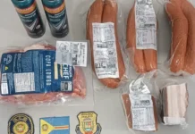 Tentou economizar do jeito errado: mulher é presa após sair de supermercado sem pagar tudo