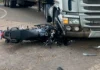 Acidente entre moto e caminhão deixa vítima grave em Piracaia