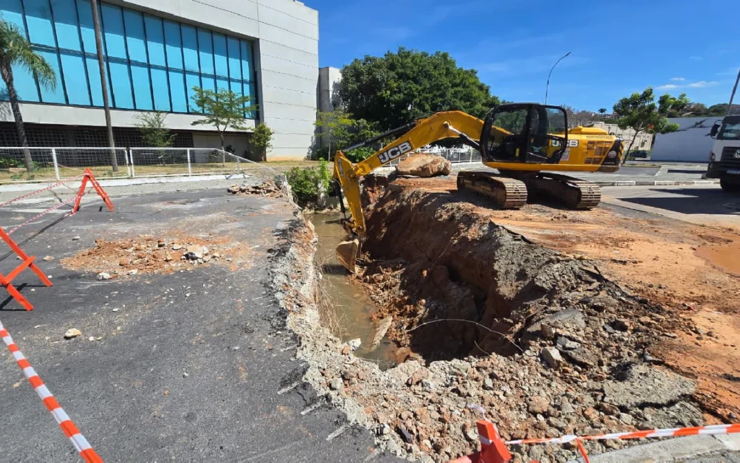 Afundamento de solo mobiliza obras perto do Terminal Urbano em Bragança