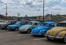Bragança Shopping recebe encontro mensal de carros antigos
