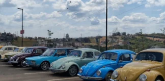 Bragança Shopping recebe encontro mensal de carros antigos