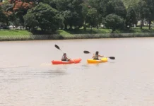 Canoagem gratuita retorna ao Lago do Taboão com atividades semanais