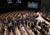 Congresso derruba veto de Lula e muda regras de penas ligadas ao 8 de janeiro